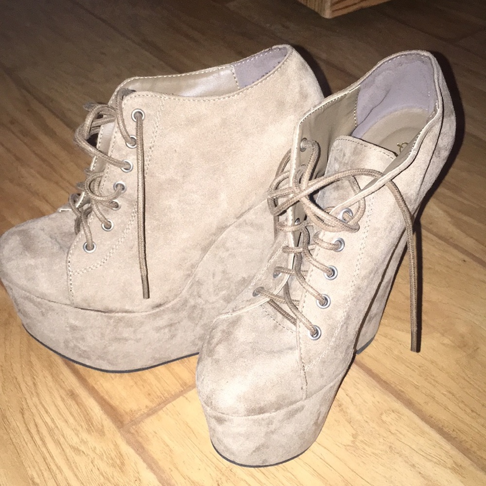 Heels (wedges)